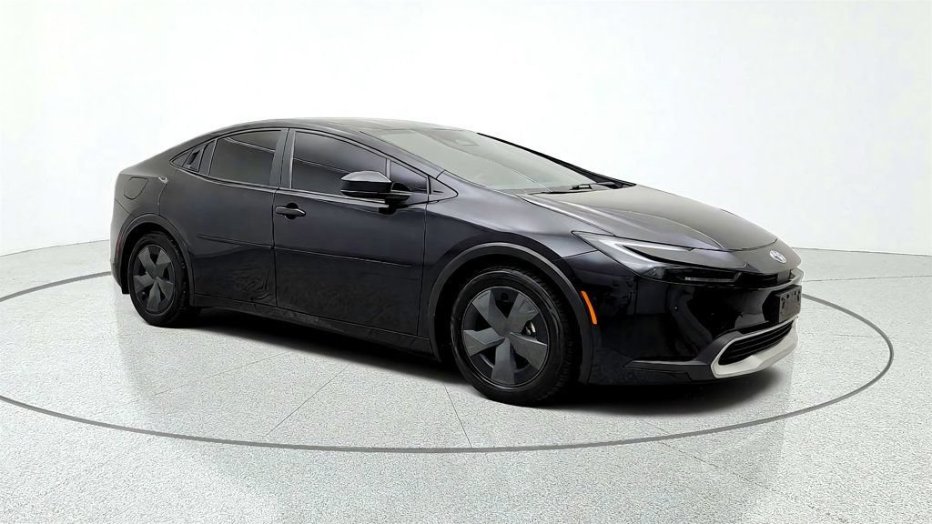 Used 2024 Toyota Prius Prime FWD image 3