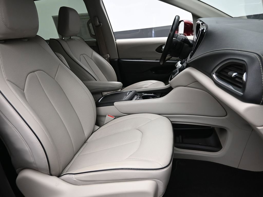 Used 2021 Chrysler Pacifica Limited w/ Premium & Safety Sphere Group image 7