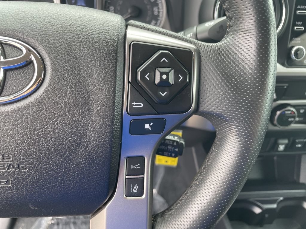 Used 2022 Toyota Tacoma SR5 AWD/4WD image 16