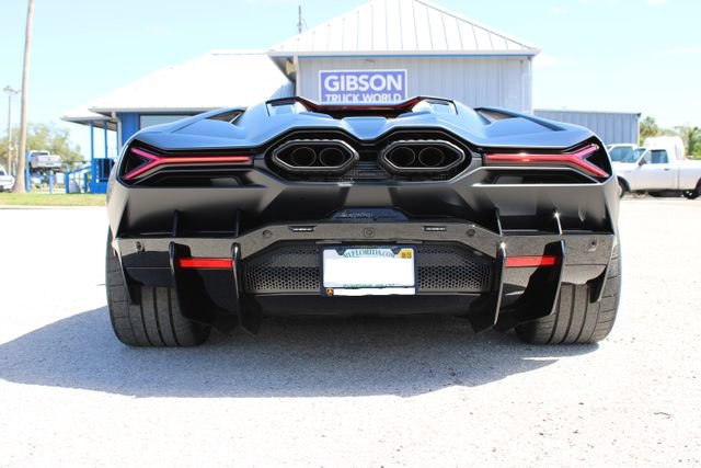 Used 2024 Lamborghini Revuelto image 8