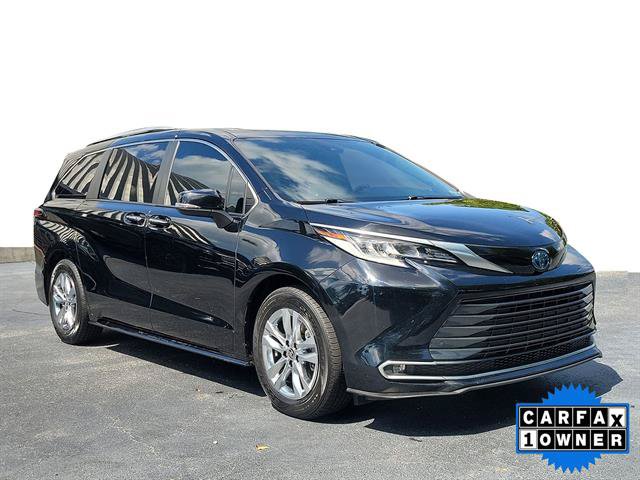 Used 2023 Toyota Sienna Limited FWD image 3