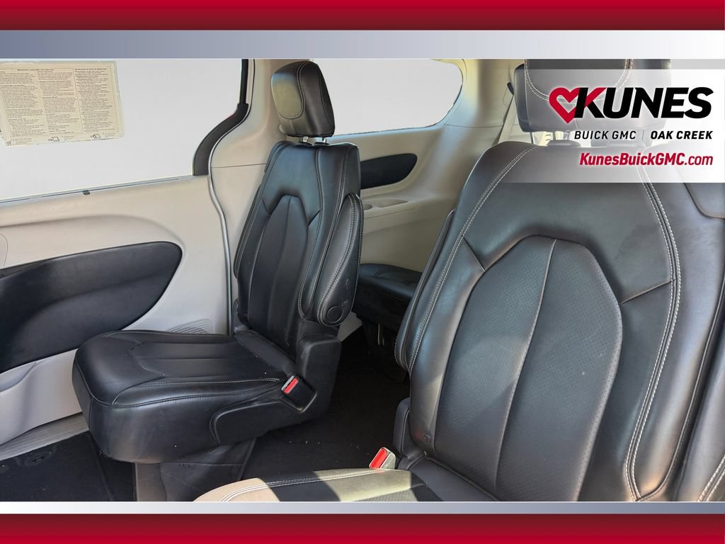 Used 2023 Chrysler Pacifica Touring-L FWD image 31