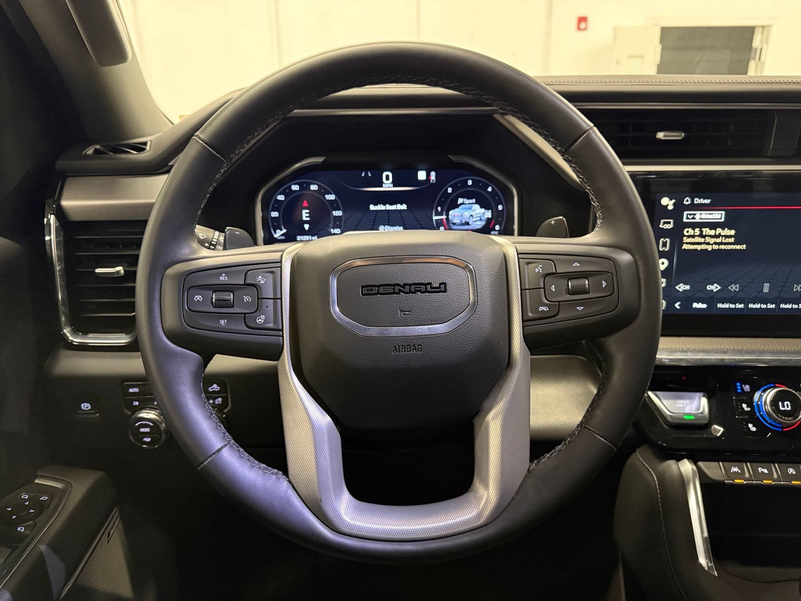 Used 2024 GMC Sierra 1500 Denali w/ Denali Reserve Package AWD/4WD image 15