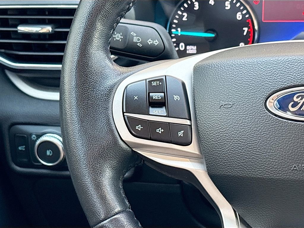 Used 2022 Ford Explorer XLT w/ Equipment Group 202A image 11