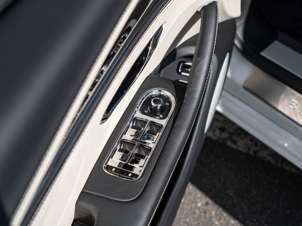 New 2026 Bentley Flying Spur Plug-In Hybrid AWD/4WD image 16