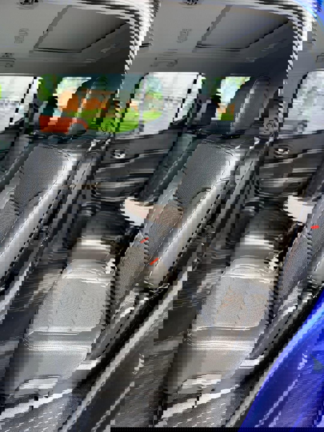 Used 2023 GMC Acadia SLT w/ Elevation Edition image 11