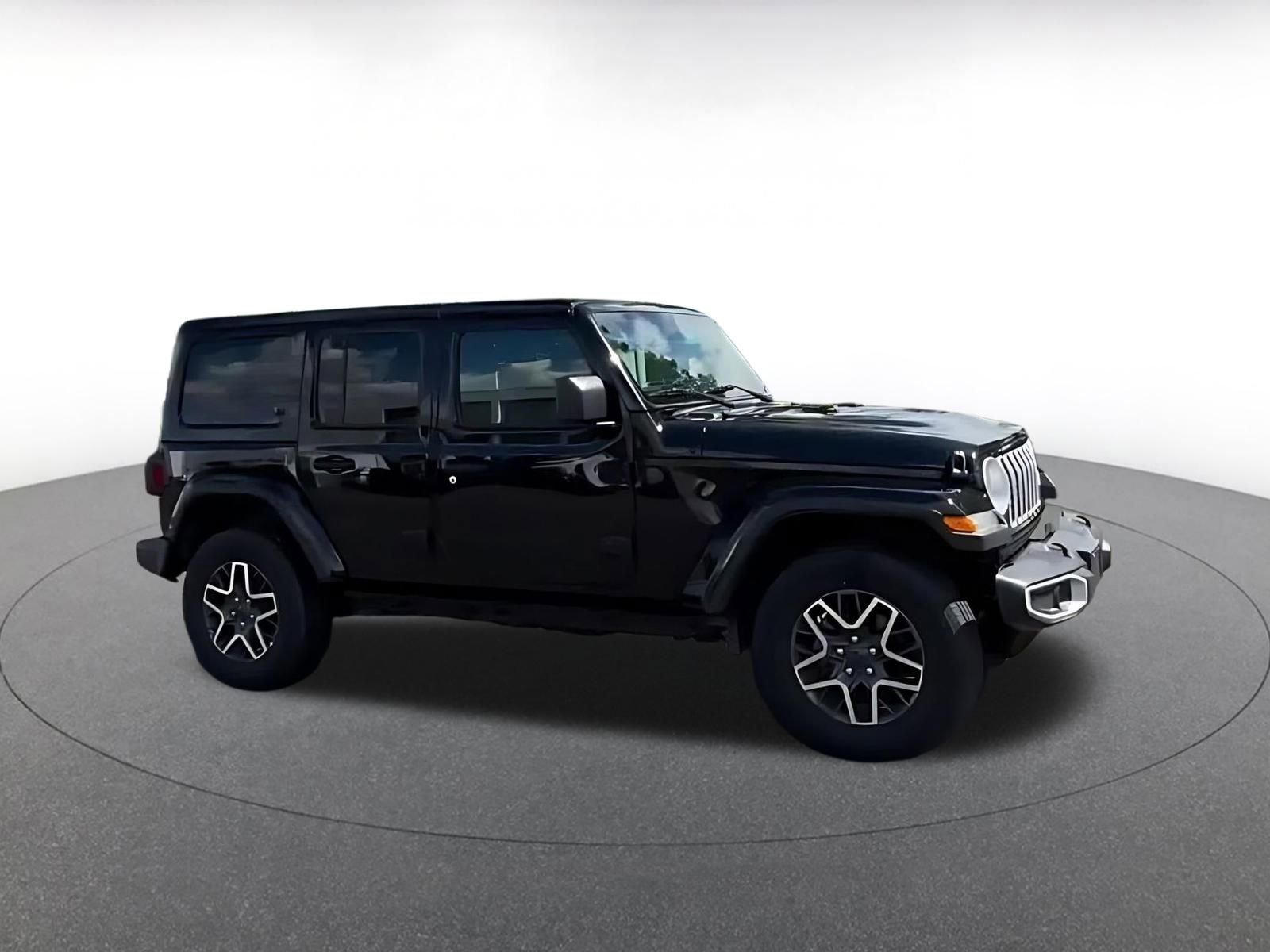 Used 2025 Jeep Wrangler Unlimited Sahara AWD/4WD image 2