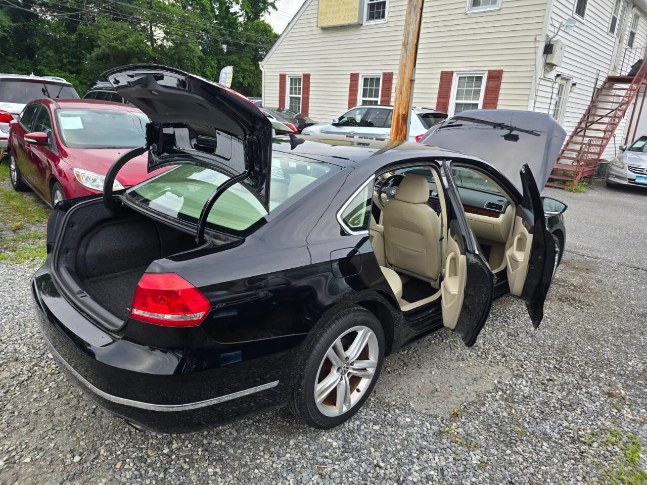 Used 2012 Volkswagen Passat 3.6 SEL Premium FWD image 11