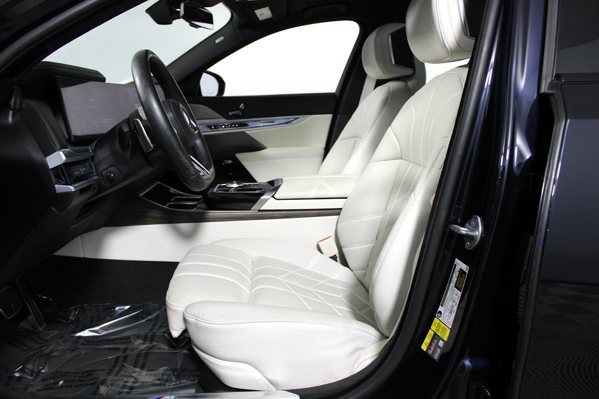 Used 2023 BMW i7 xDrive60 AWD/4WD image 10