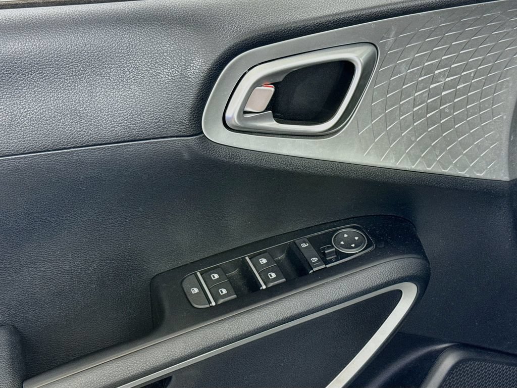 Used 2022 Kia Soul LX FWD image 17