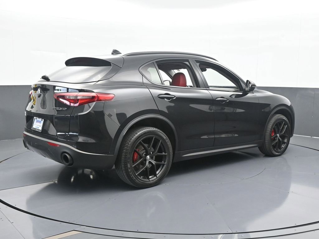 Used 2019 Alfa Romeo Stelvio w/ Nero Edizione image 6