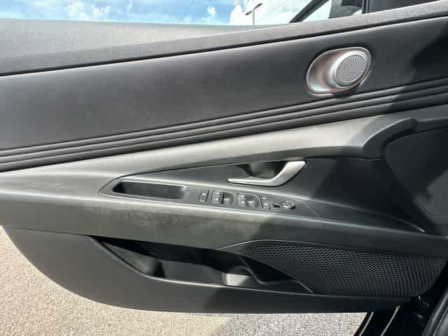 Used 2023 Hyundai Elantra SEL w/ Convenience Package FWD image 18
