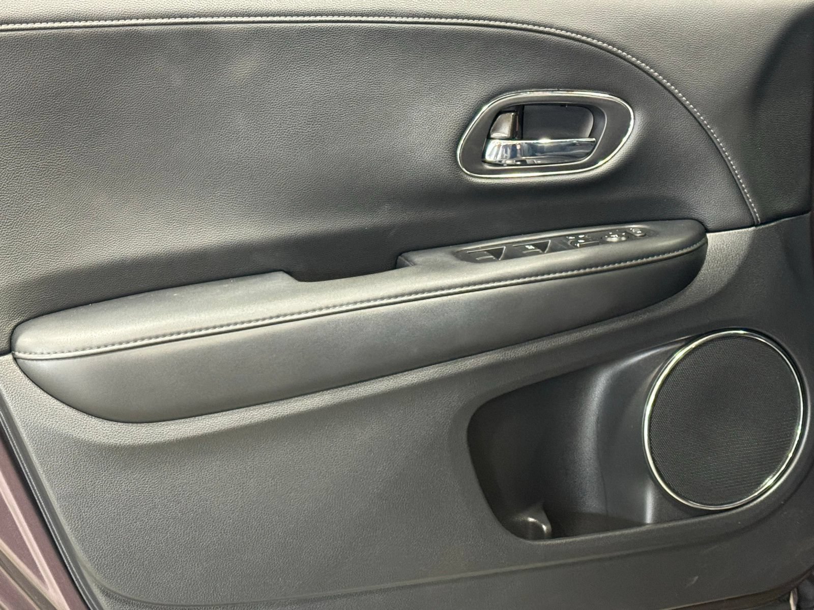 Used 2020 Honda HR-V Touring image 14
