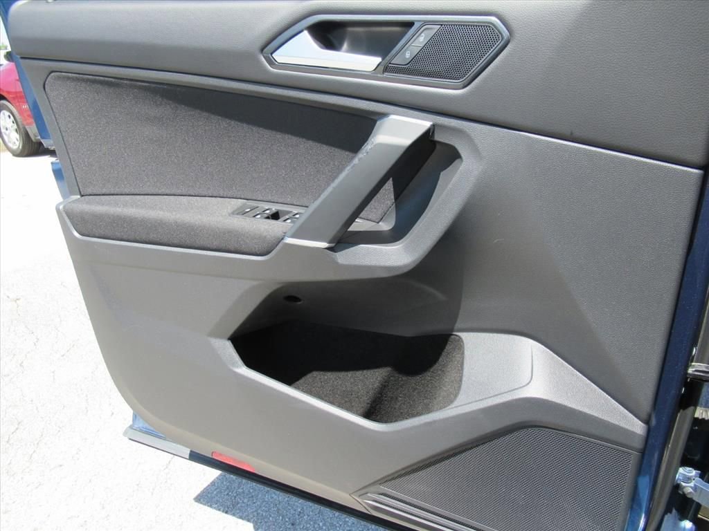 Used 2018 Volkswagen Tiguan S image 18