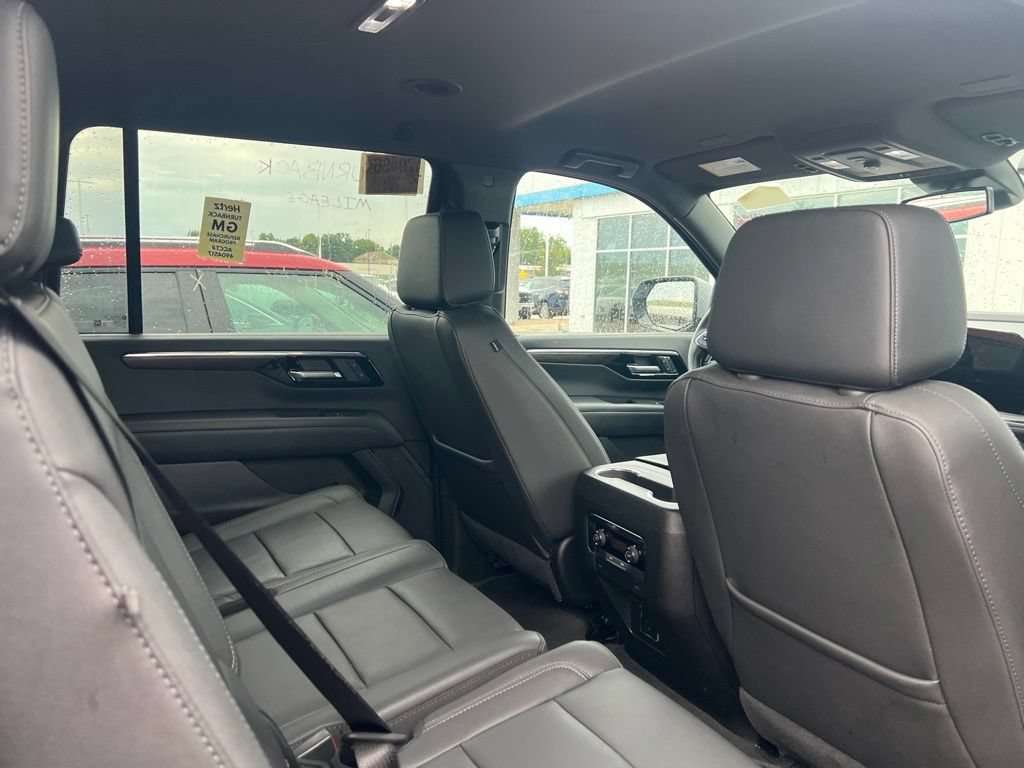 Used 2025 Chevrolet Suburban Z71 AWD/4WD image 12