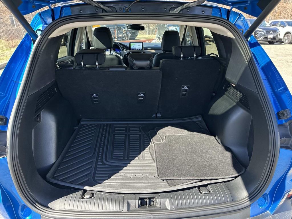 Used 2020 Ford Escape Titanium image 29