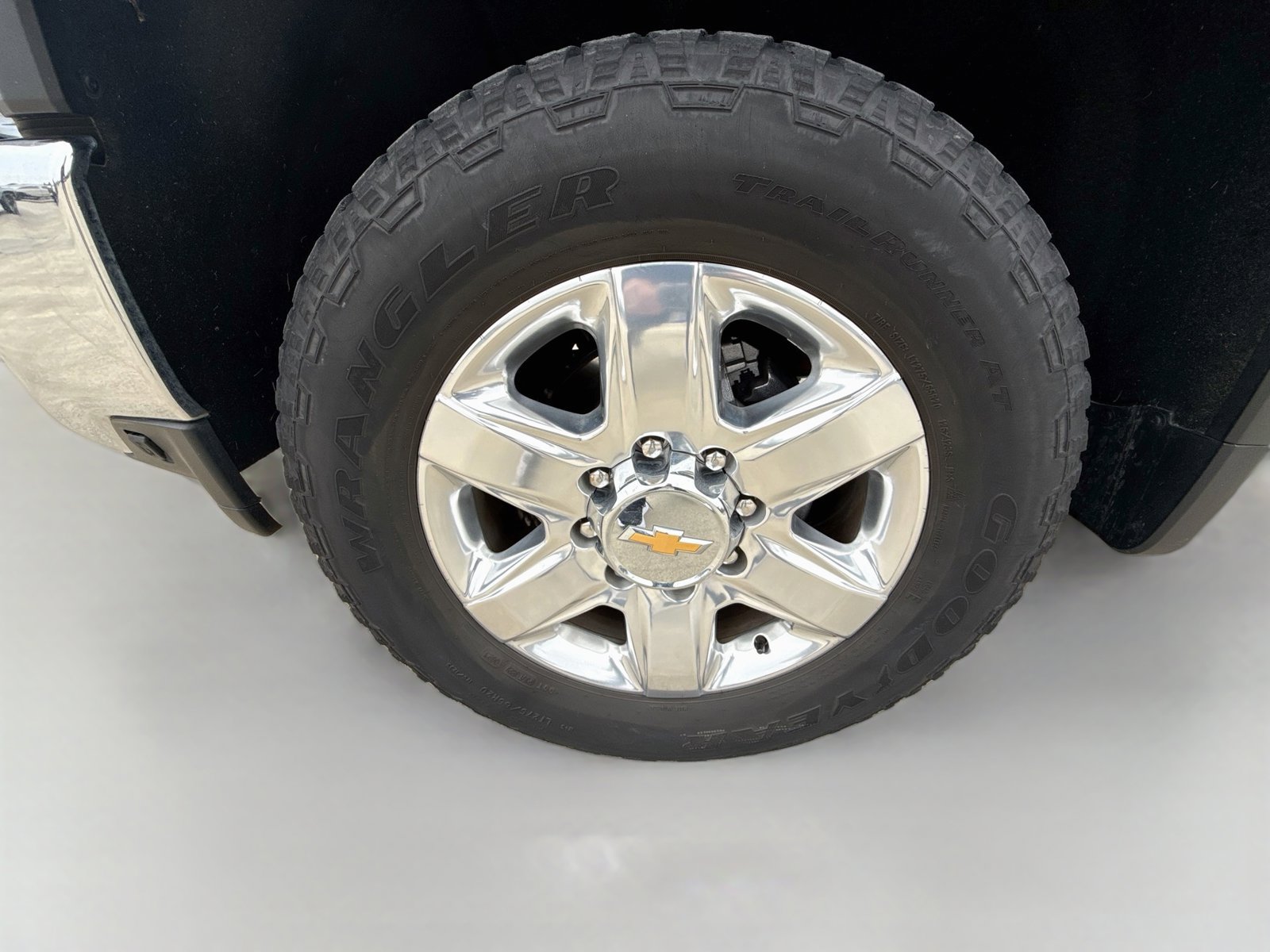 Used 2023 Chevrolet Silverado 2500 LTZ w/ LTZ Premium Package AWD/4WD image 11