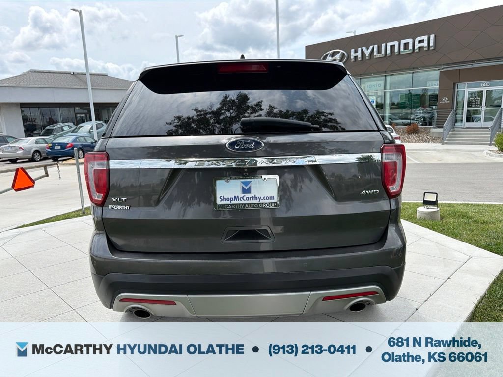 Used 2017 Ford Explorer XLT w/ Equipment Group 202A AWD/4WD image 15