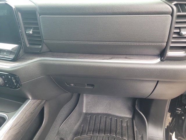Used 2025 Chevrolet Silverado 1500 LTZ AWD/4WD image 18