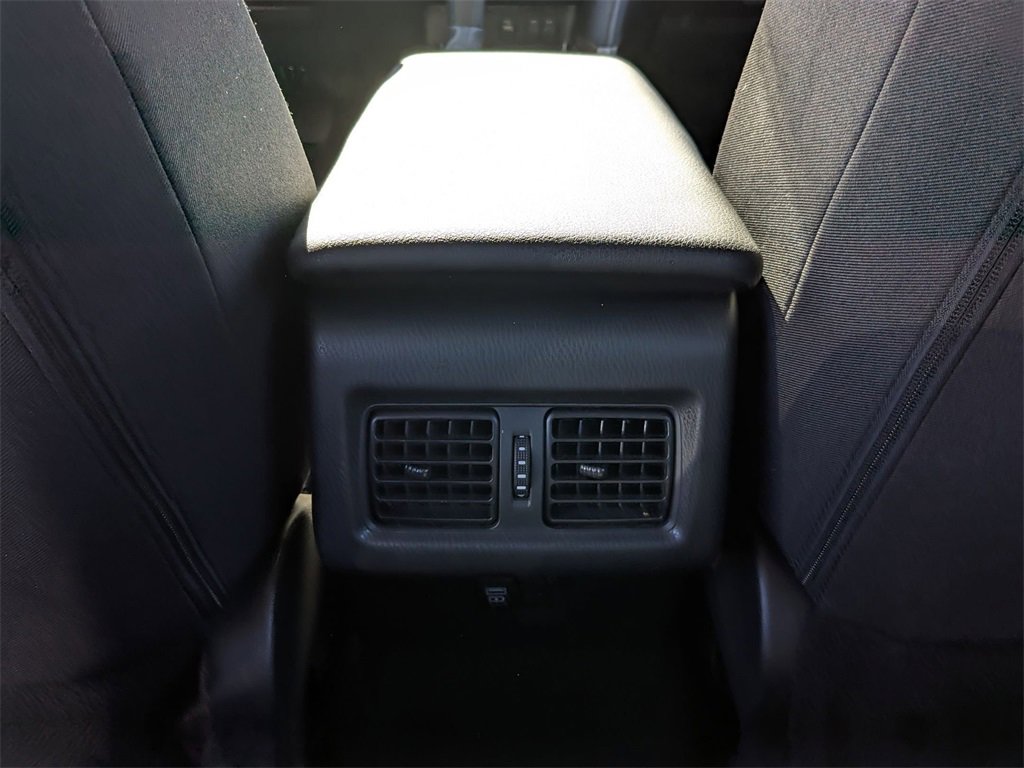 Used 2025 Toyota Camry SE image 26