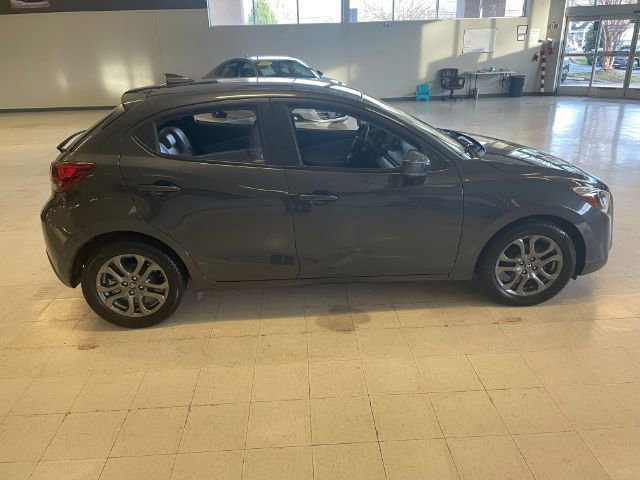 Used 2020 Toyota Yaris XLE image 25