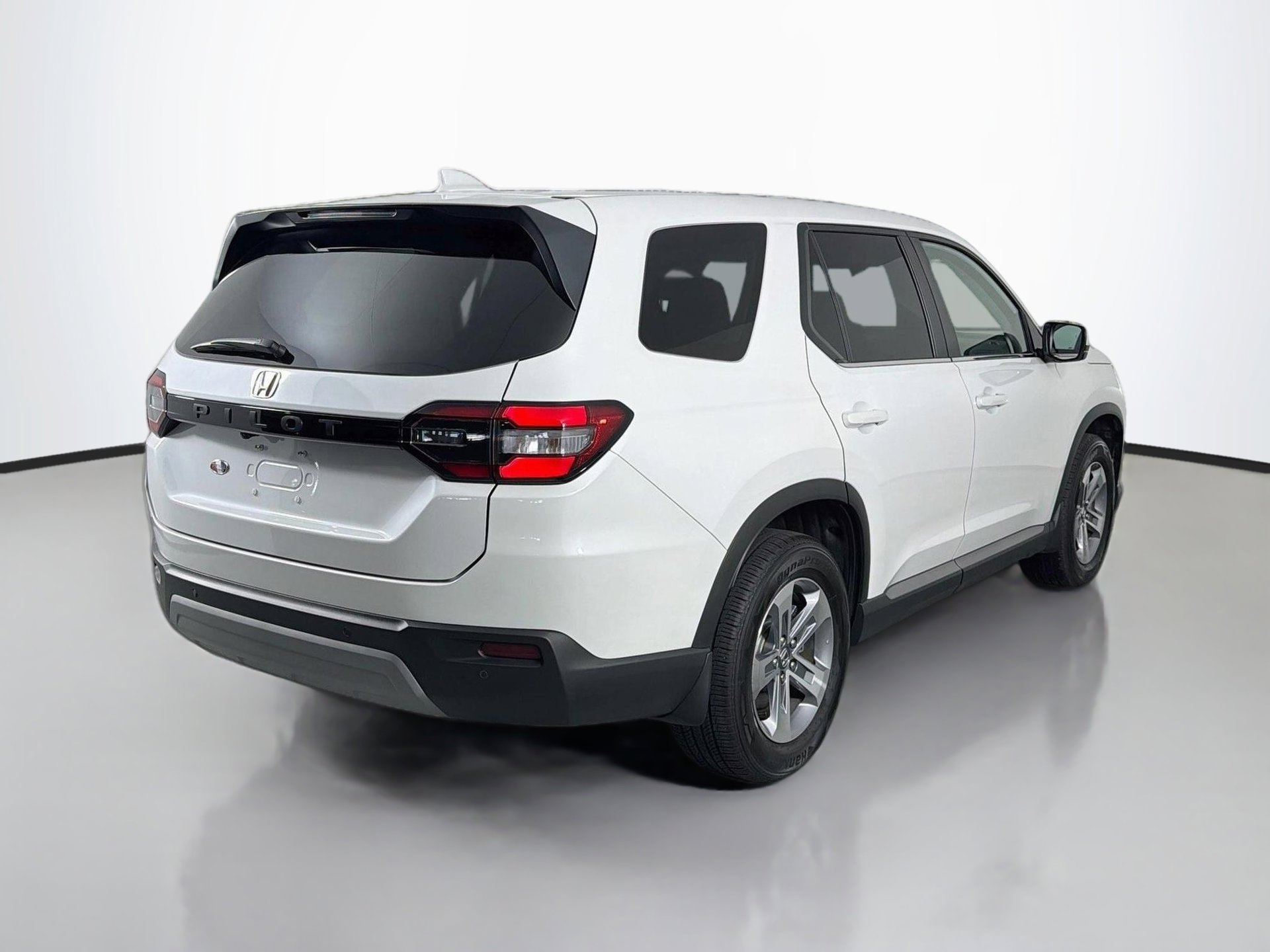 Certified 2025 Honda Pilot EX-L image 3