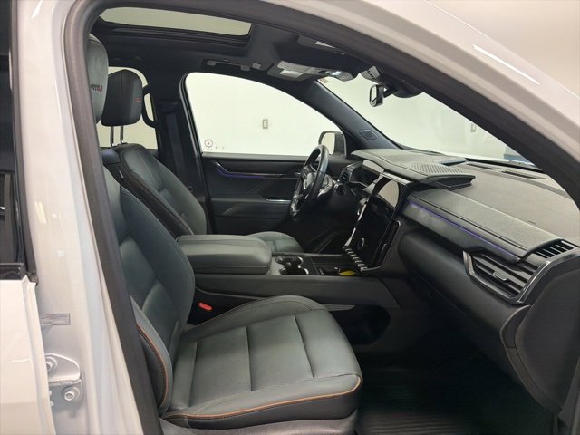 Used 2025 GMC Acadia AT4 image 36