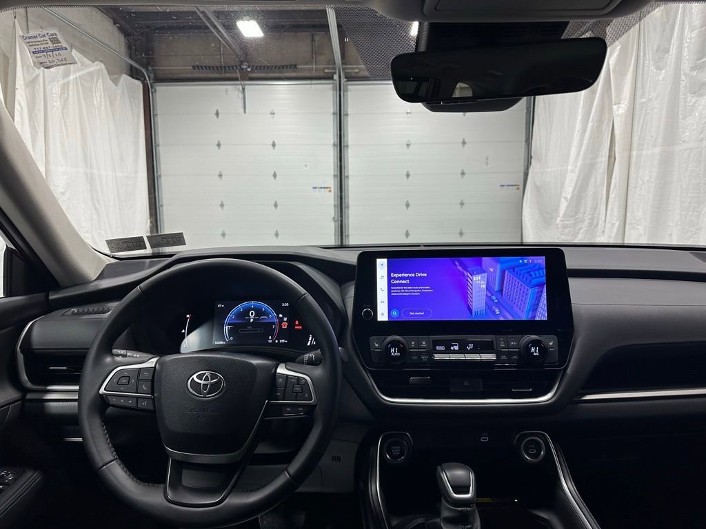 Used 2025 Toyota Grand Highlander FWD image 16