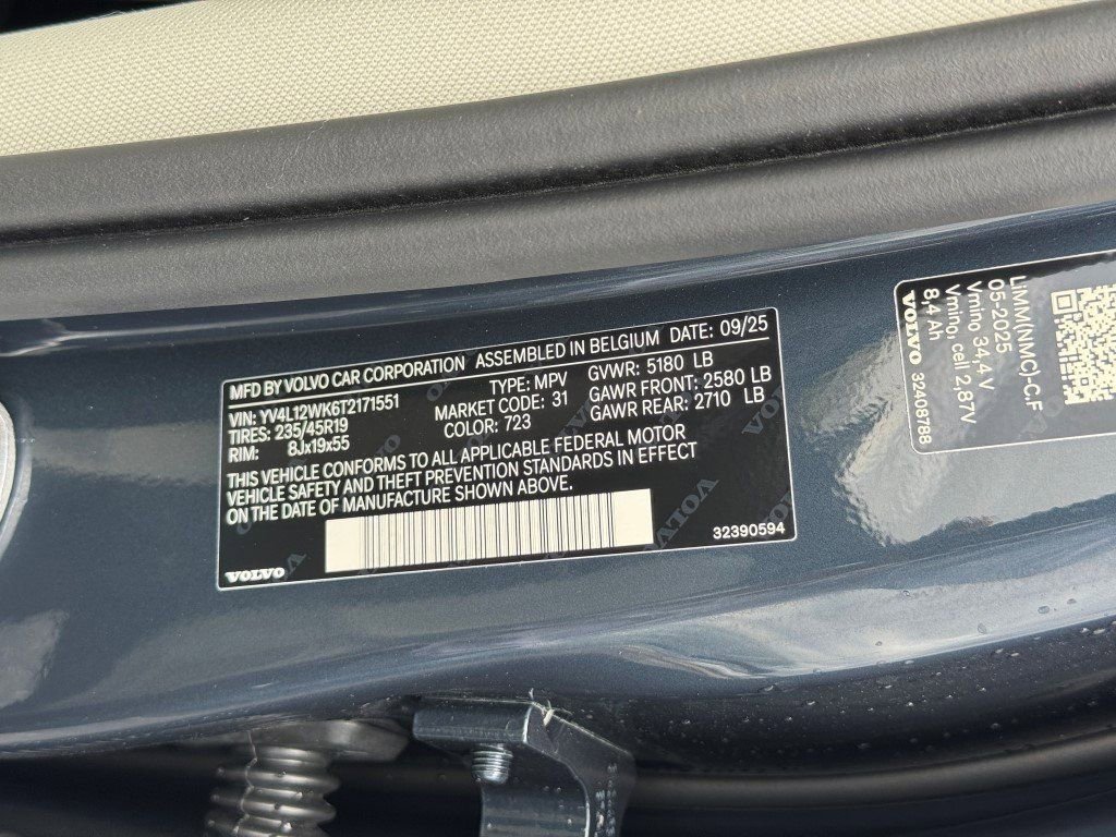 New 2026 Volvo V60 B5 Cross Country Plus w/ Protection Package Premier image 30