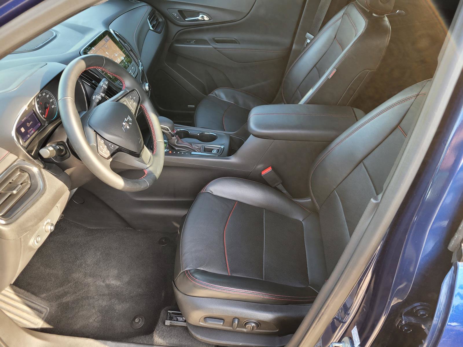 Used 2023 Chevrolet Equinox RS w/ RS Leather Package FWD image 3