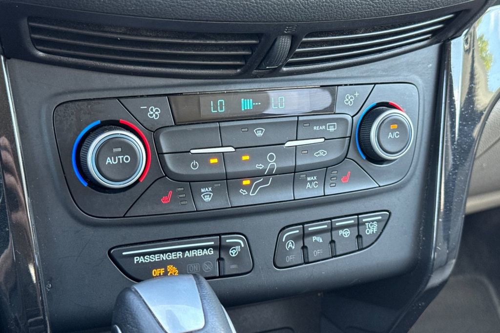 Used 2019 Ford Escape Titanium AWD/4WD image 21
