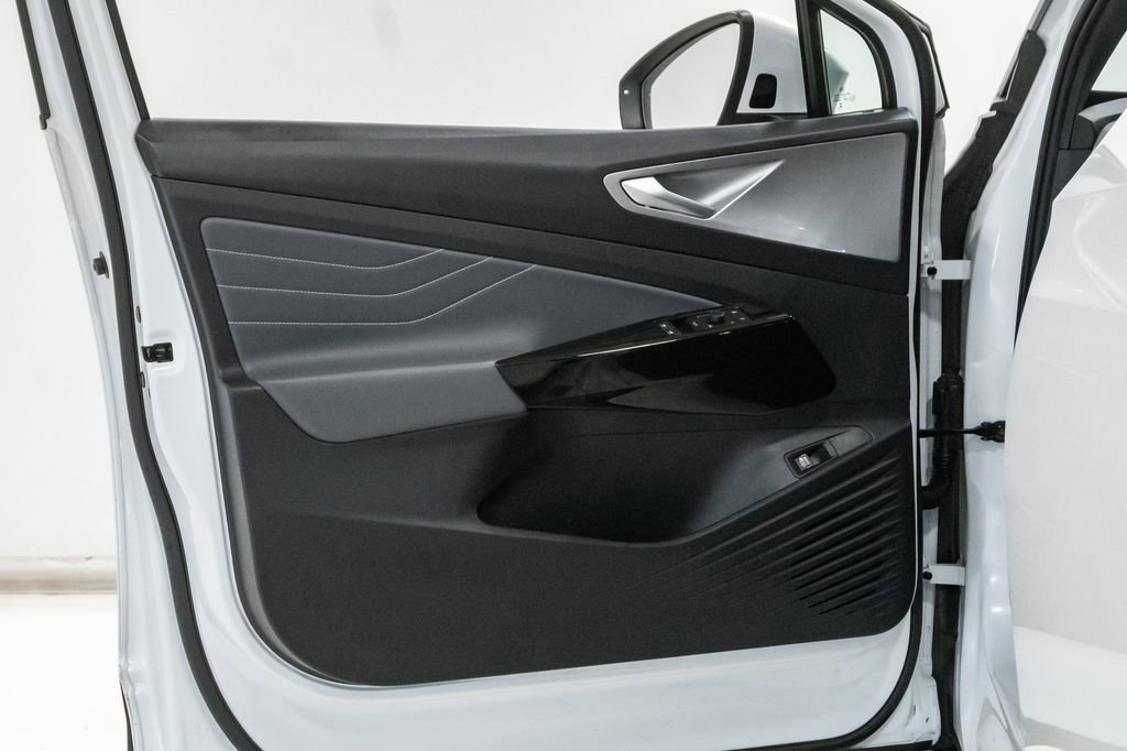 Used 2023 Volkswagen ID.4 Pro S Plus image 9