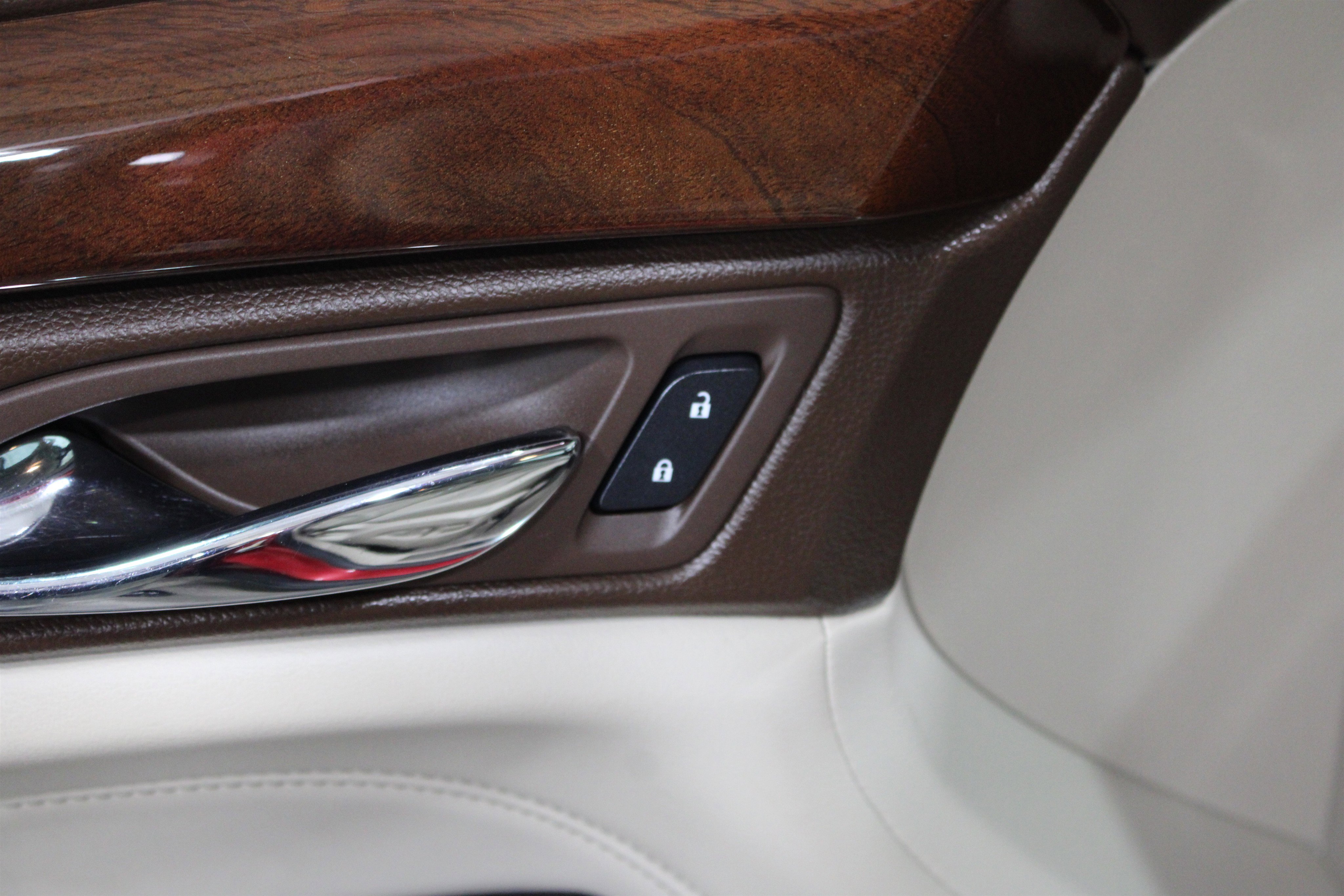 Used 2014 Cadillac SRX Luxury FWD image 7