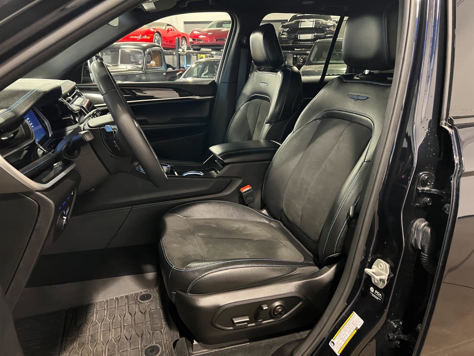 Used 2024 Jeep Grand Cherokee Trailhawk image 9