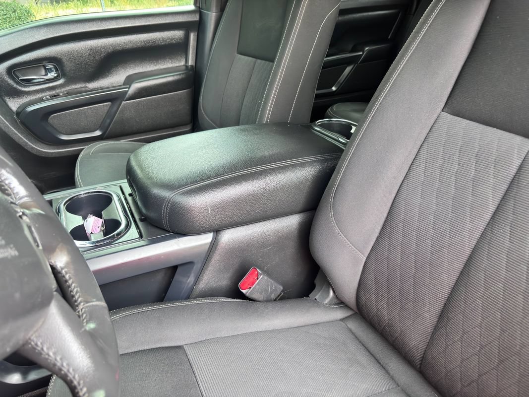 Used 2018 Nissan Titan SV w/ SV Convenience Package AWD/4WD image 18