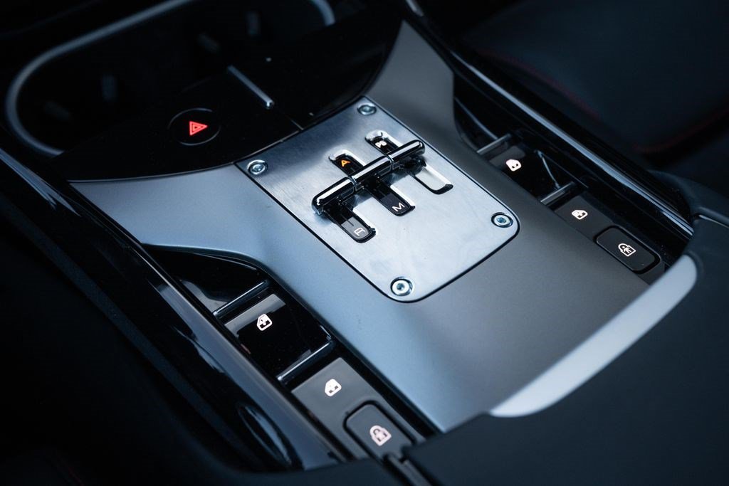 Used 2025 Ferrari Purosangue AWD/4WD image 42