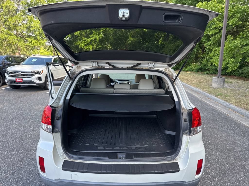 Used 2010 Subaru Outback 2.5i Premium AWD/4WD image 7