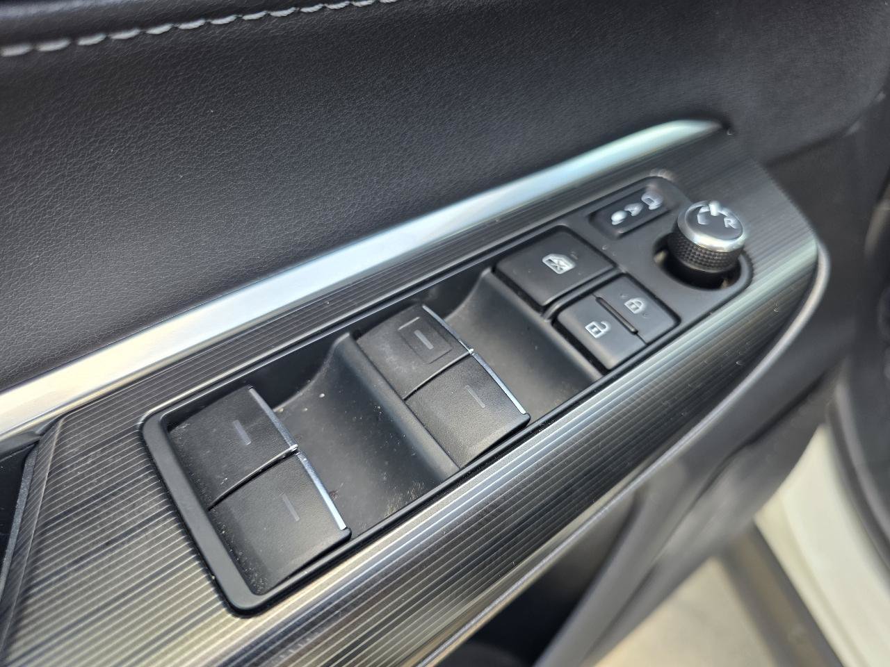 Used 2022 Toyota Venza XLE AWD/4WD image 37