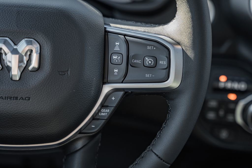 New 2026 RAM 1500 4x4 Crew Cab image 32