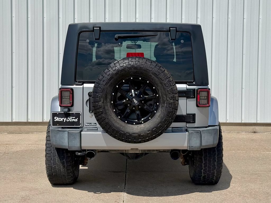 Used 2017 Jeep Wrangler Unlimited Sahara AWD/4WD image 5