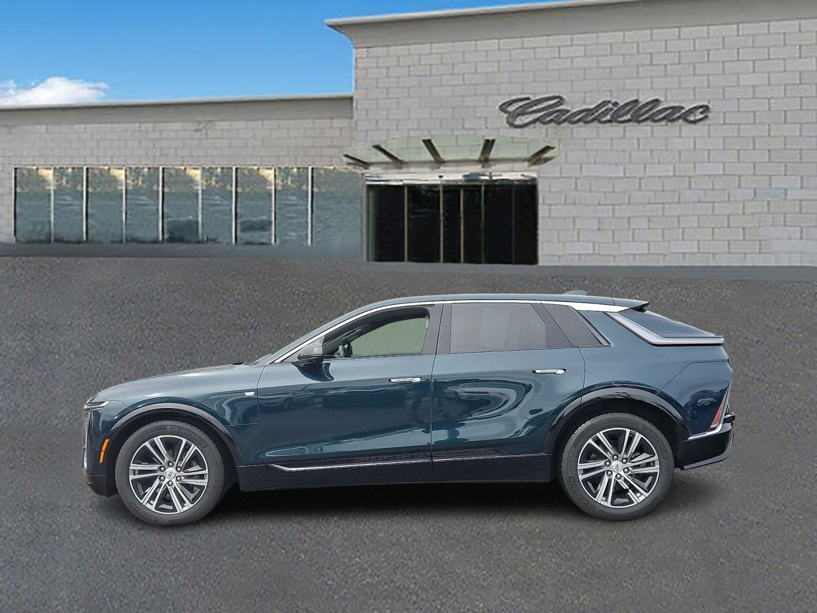 Certified 2024 Cadillac Lyriq Luxury AWD/4WD image 7