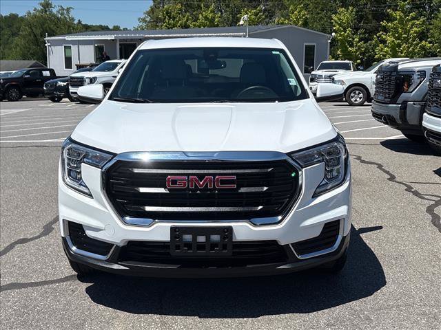Used 2024 GMC Terrain SLE AWD/4WD image 3