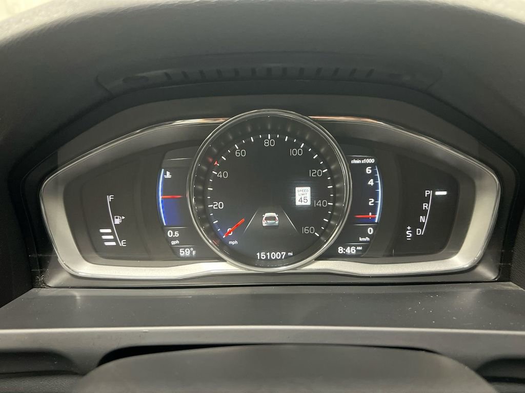 Used 2017 Volvo V60 T6 R-Design Platinum image 11