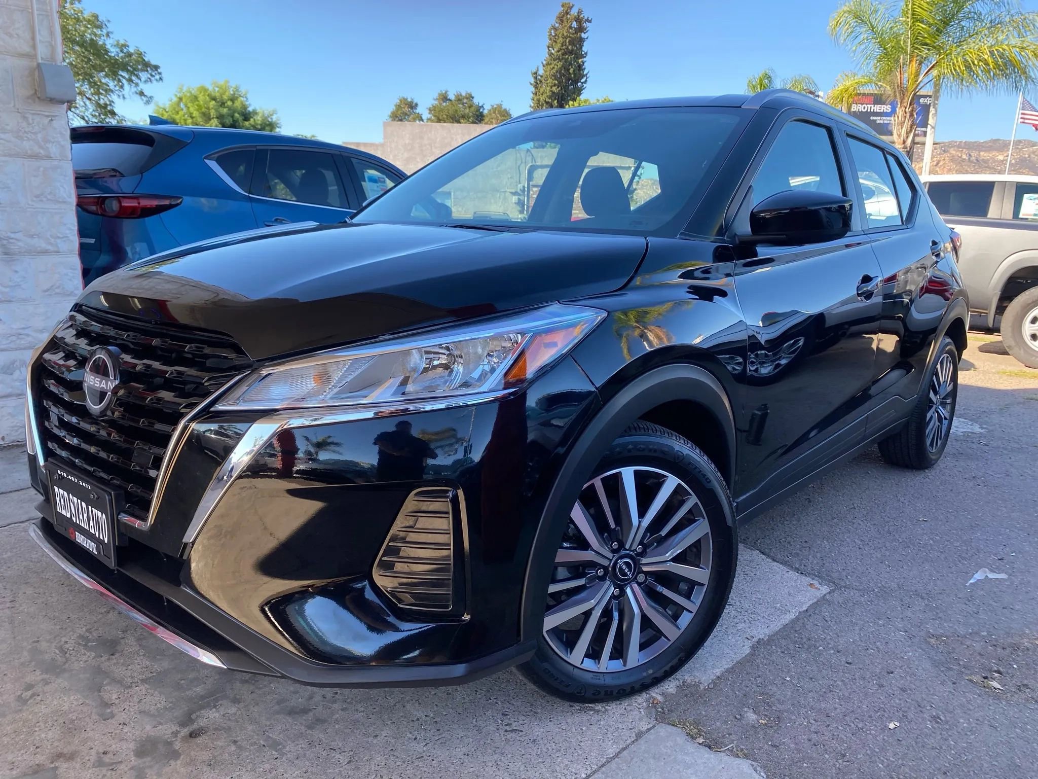 Used 2023 Nissan Kicks SV image 3