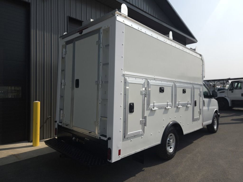 Used 2018 Chevrolet Express 3500 w/ Power Convenience Package image 7