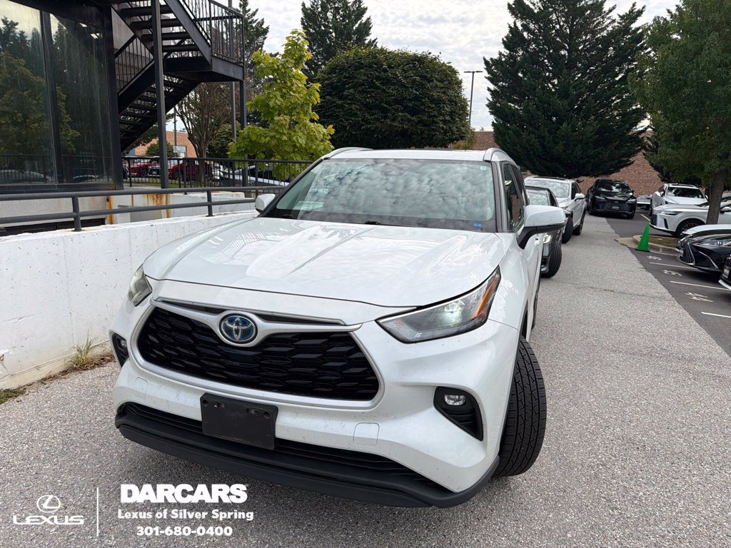 Used 2022 Toyota Highlander XLE AWD/4WD image 1