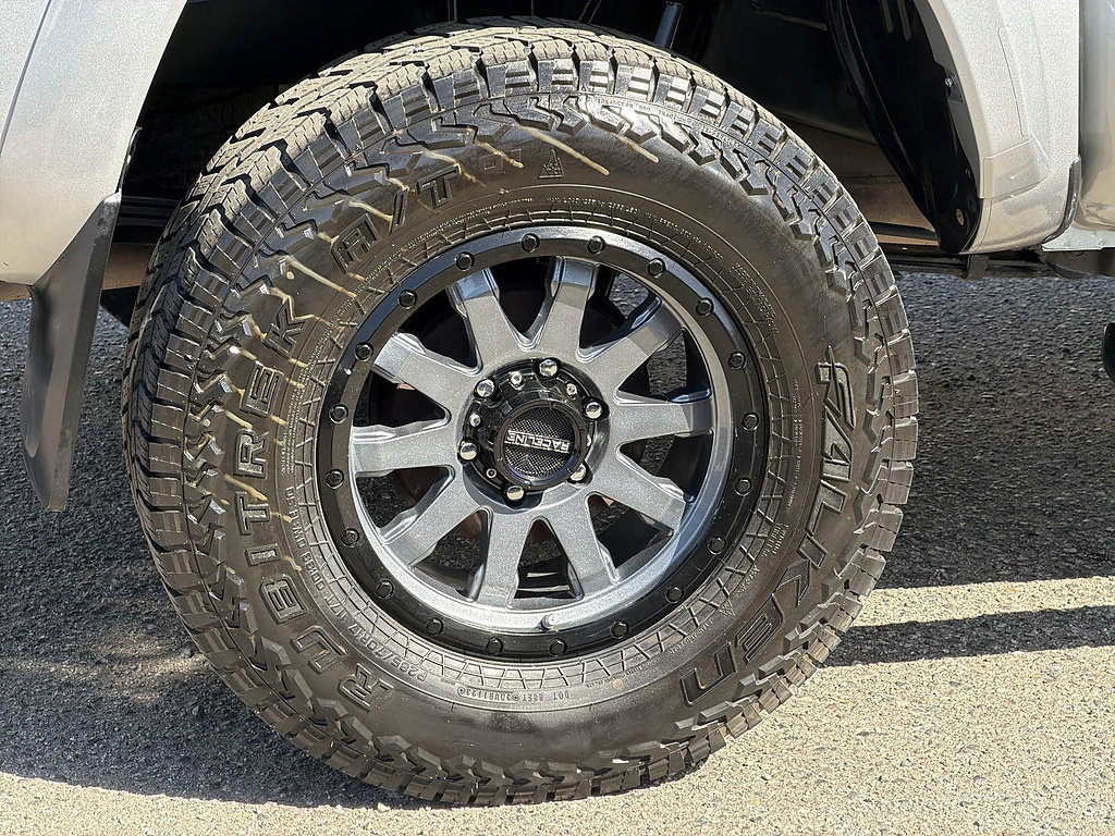 Used 2017 Toyota Tacoma TRD Sport AWD/4WD image 30