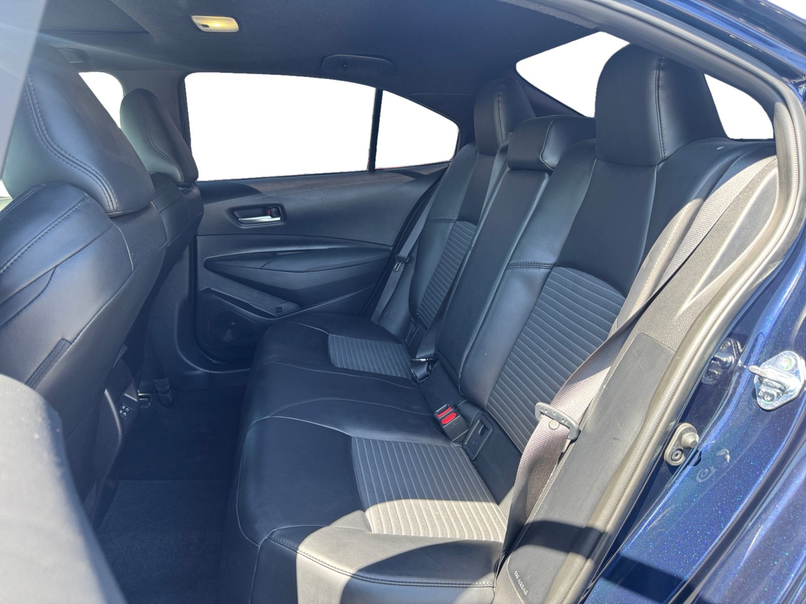 Used 2025 Toyota Corolla XSE FWD image 13