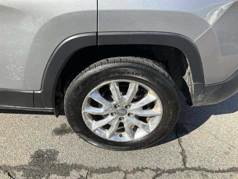 Used 2016 Jeep Cherokee Limited image 13
