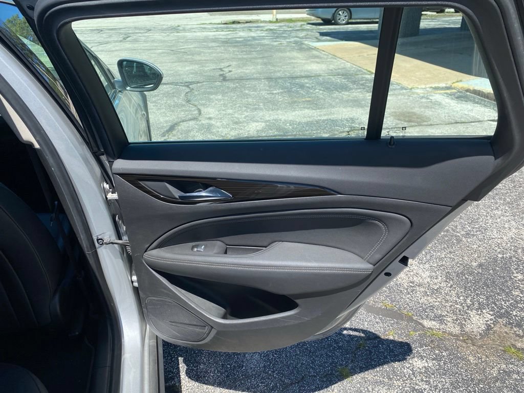 Used 2018 Buick Regal Essence w/ Driver Confidence Package #1 AWD/4WD image 32